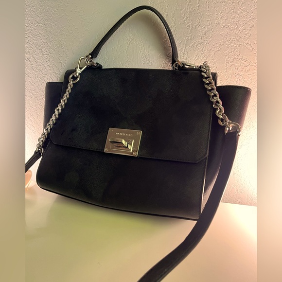 Michael Kors Handbags - Authentic Black Michael Kors Crossbody Bag.
